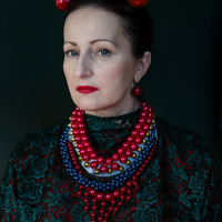 Portrait of Marianne with a wreath of tomatoes